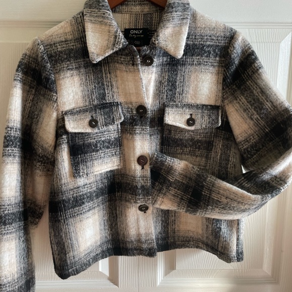 Cropped Shacket - Picture 4 of 8